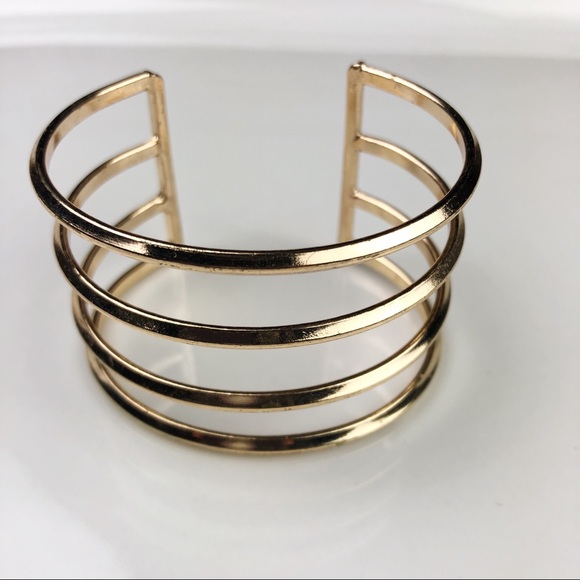 Jewelry - ☀️Gold cuff bracelet☀️